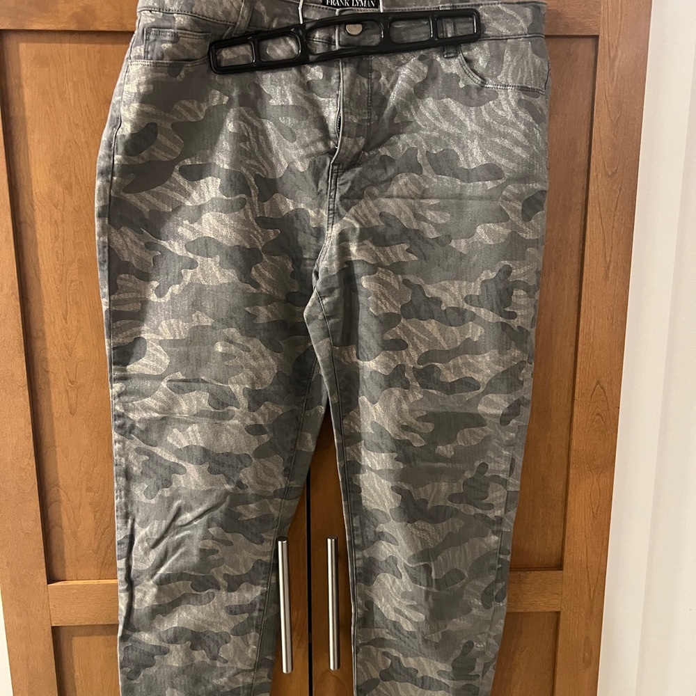 Frank Lyman Design Gray Camouflage Cargo Pants